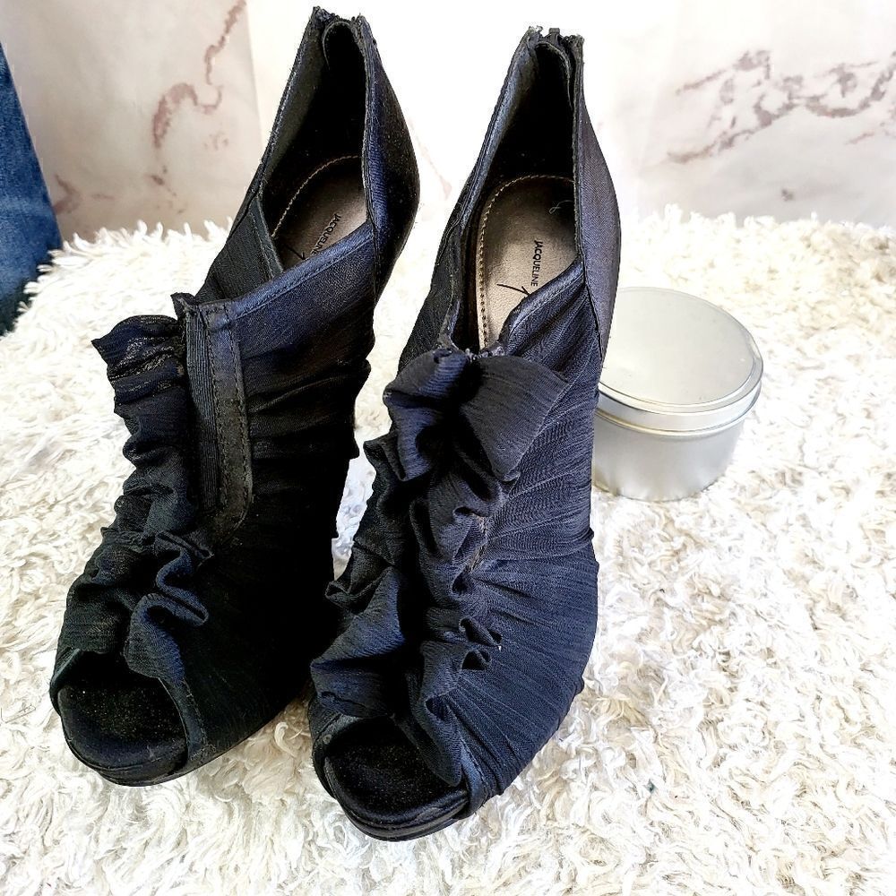 Jacqueline Ferrar stiletto shootie with zip back